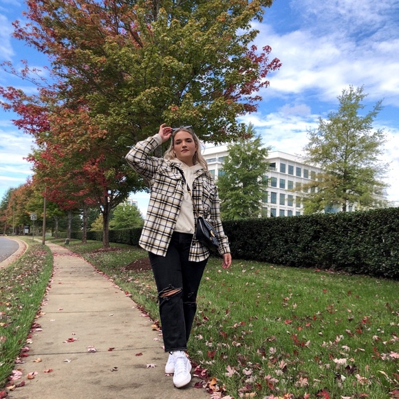 Meet your Posher, Karie Grace - Picture 6 of 6